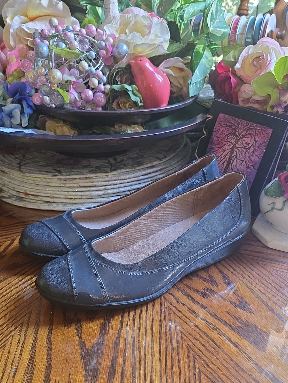 NWOT Life Stride Velocity With Memory Foam Wedged Shoe.